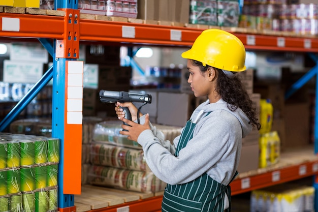 premium-photo-female-worker-using-barcode-scanner