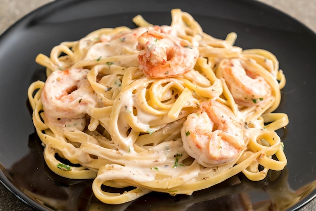 Premium Photo | Fettuccini pasta with shrimp