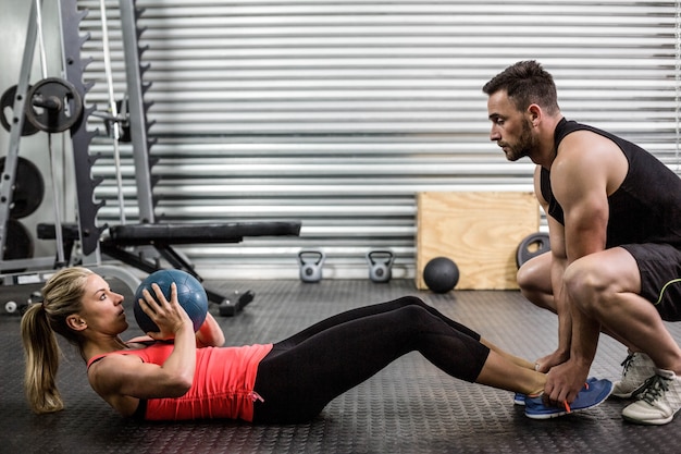 Premium Photo | Fit couple doing abdominal ball exercise at gym