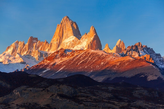 Premium Photo | Fitz roy sunrise view. fitz roy is a mountain near el ...