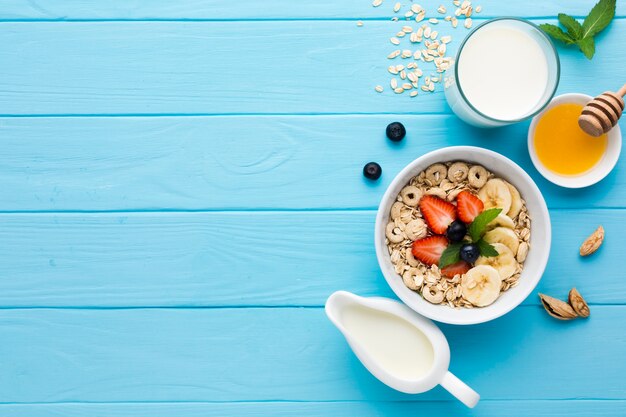 Flat lay breakfast table with copyspace Free Photo