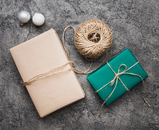 Flat lay of christmas gifts on marble background Free Photo