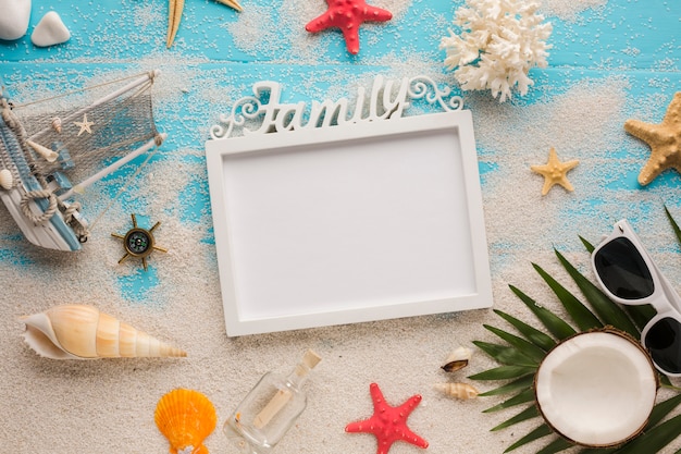 Flat lay picture frame with summer vacation concept Free Photo