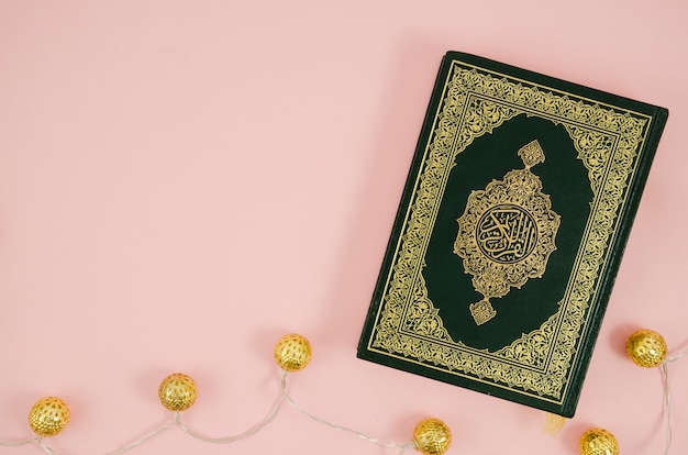 Flat lay quran  on a light pink  background  Free Photo