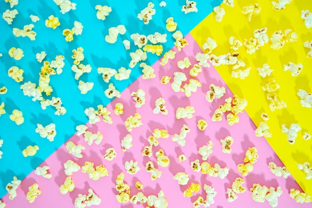 Flat of popcorn over colorful background Free Photo