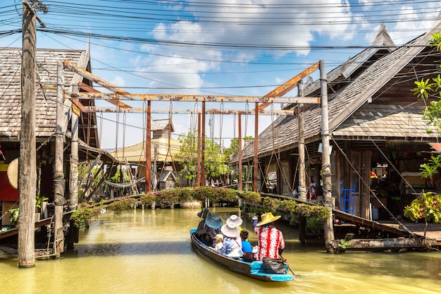 Premium Photo | Floating market in pattaya