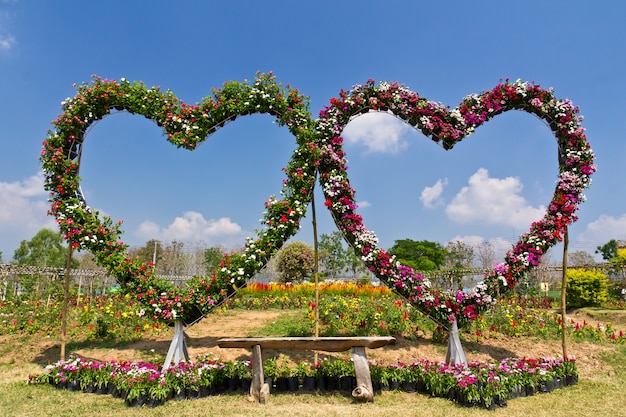 Floral love seat bench | Premium Photo