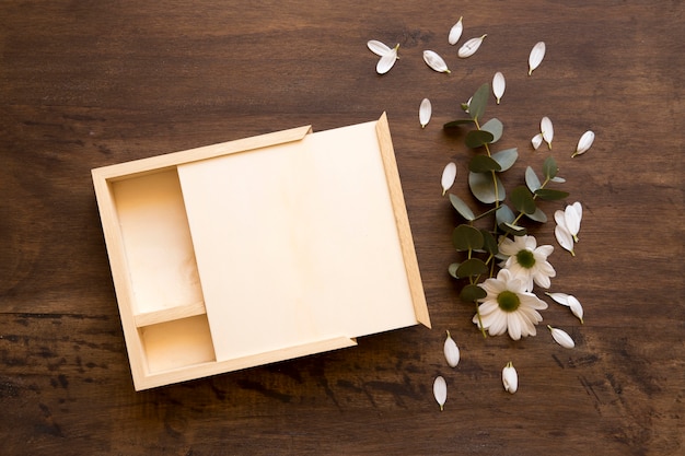 Download Floral mockup with box | Free Photo