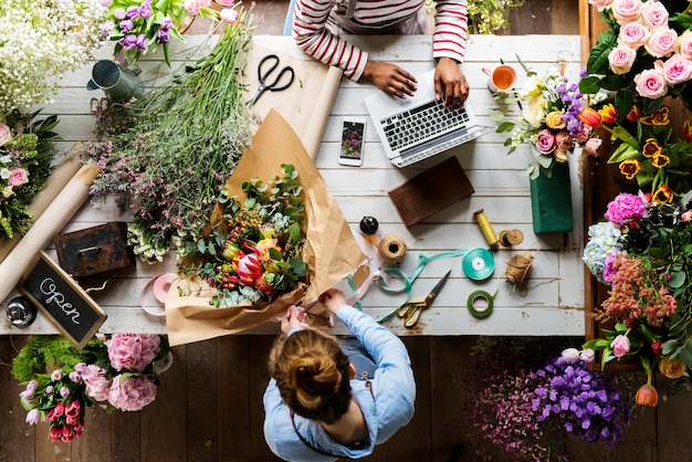 Premium Photo | Florist job flower arrangement and decoration