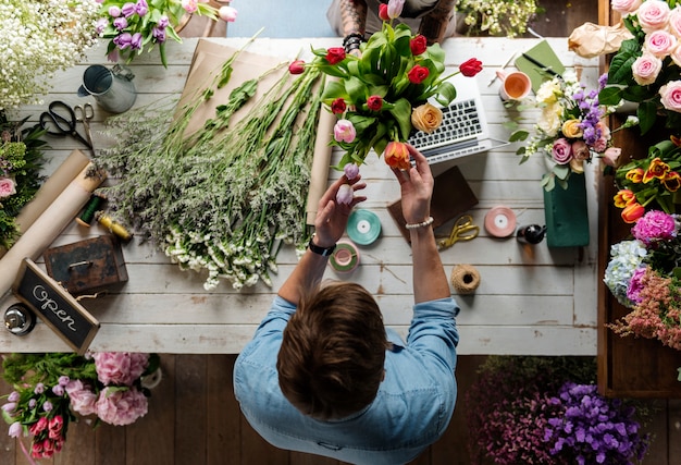 Premium Photo | Florist job flower arrangement and decoration