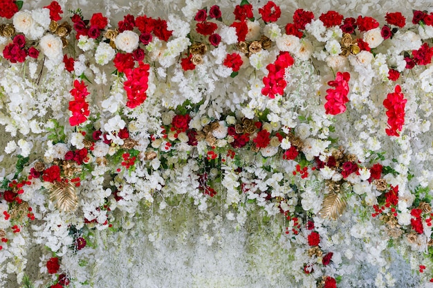 花の背景 カラフルな背景 新鮮なバラ 背景の結婚式 花の束 プレミアム写真
