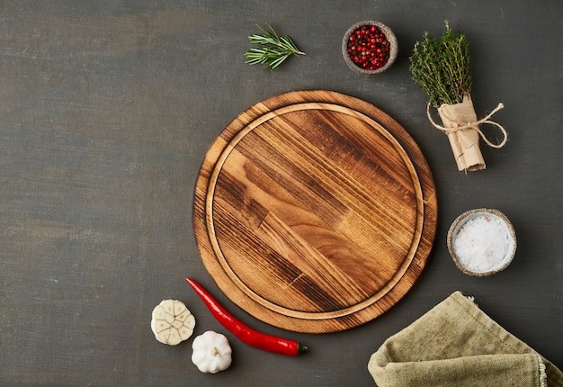 Download Food seasoning . menu, recipe, mock up. round wooden cutting board | Premium Photo