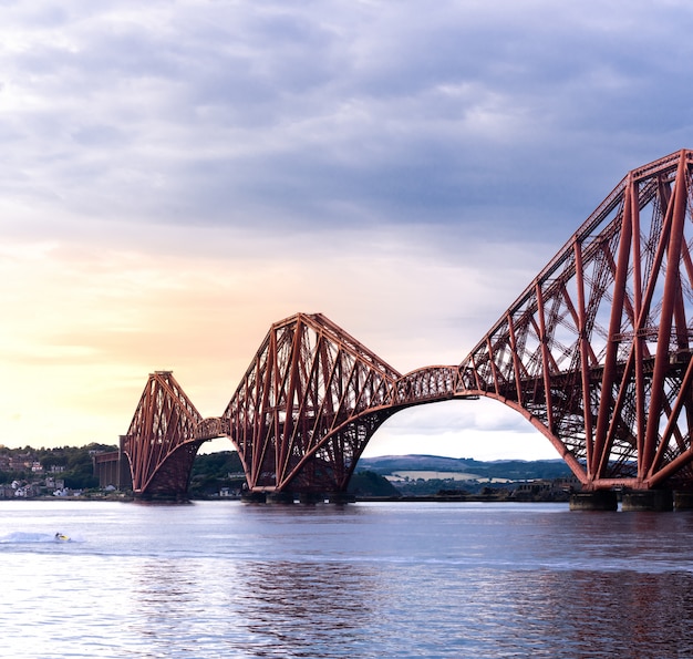 forth bridge tour edinburgh