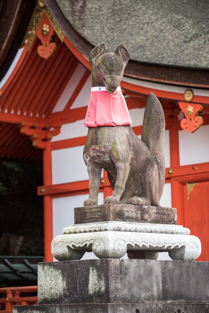 Premium Photo Fox Statue In Fushimi Inari Taisha Shrine In Kyoto Japan