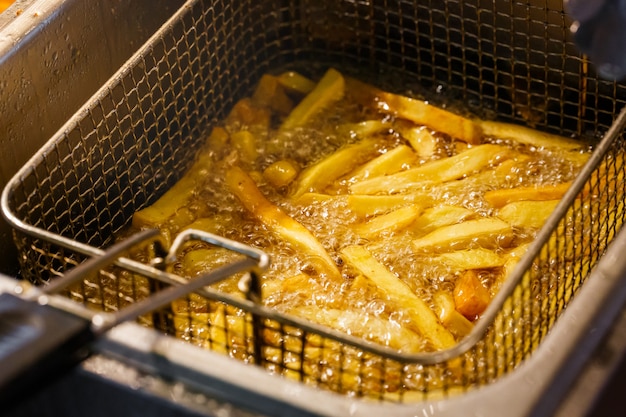 how to make french fries from potatoes in oil