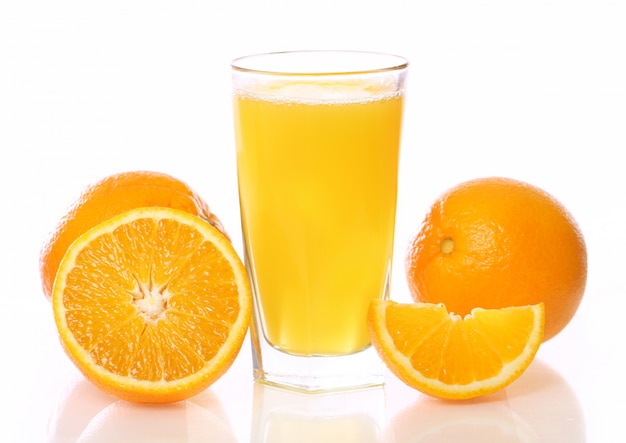 新鮮で冷たいオレンジジュース | 無料の写真