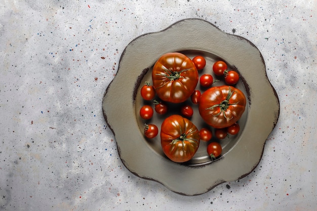 Free Photo | Fresh black brandy wine organic tomatoes.