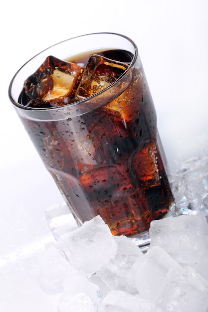 Fresh cola drink in glass | Free Photo