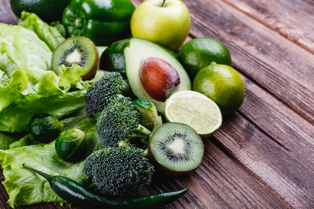 新鮮な野菜 果物 そして緑 健康的な生活と食べ物 無料の写真