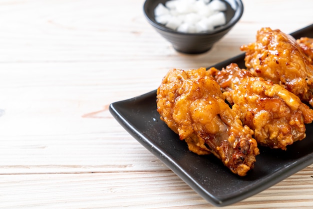 Premium Photo | Fried chicken with sauce