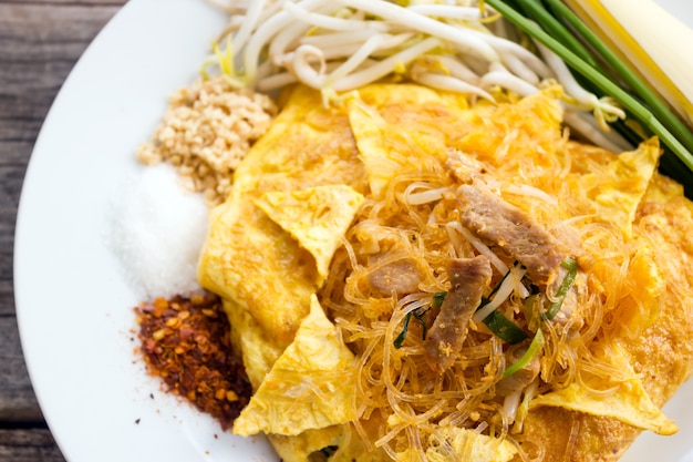 Premium Photo Fried Noodle Thai Style With Pork