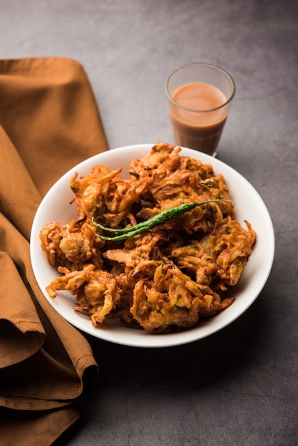 Premium Photo | Fried onion pakora or pyaj pakoda also known as crispy ...