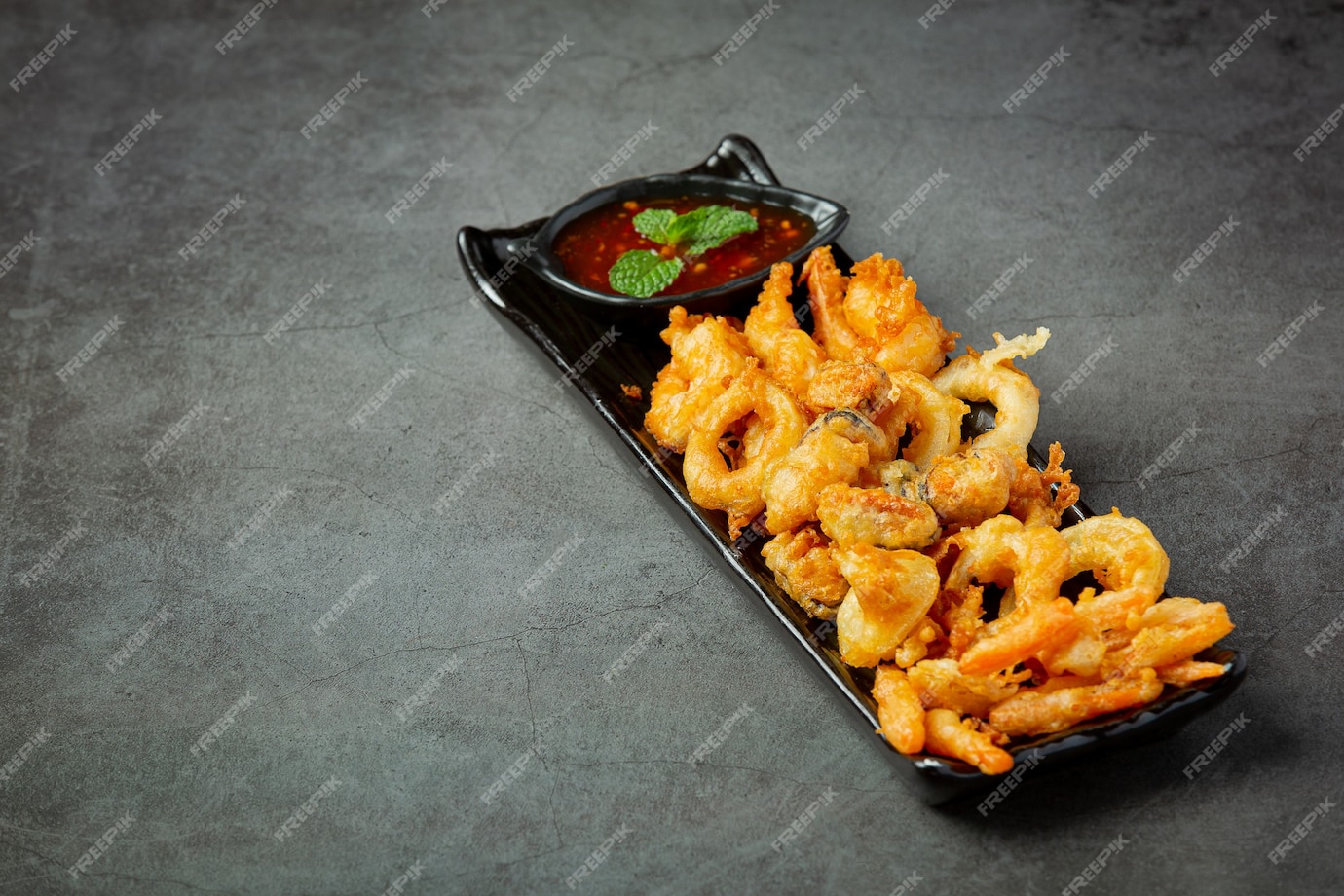 Free Photo | Fried shrimp and squid with spicy sauce