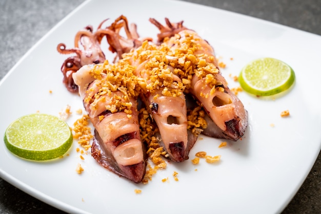 Premium Photo | Fried squid with garlic, seafood style