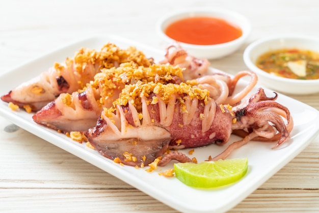 Premium Photo | Fried squid with garlic
