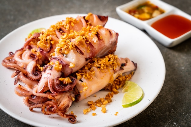 Premium Photo | Fried squid with garlic