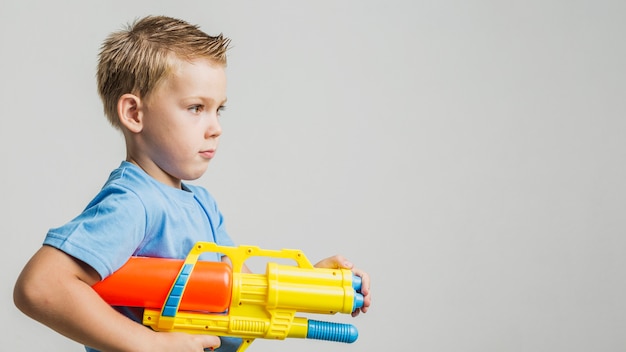 kid with water gun