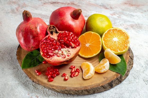 Free Photo Front View Tangerines And Pomegranates Fresh Mellow Fruits