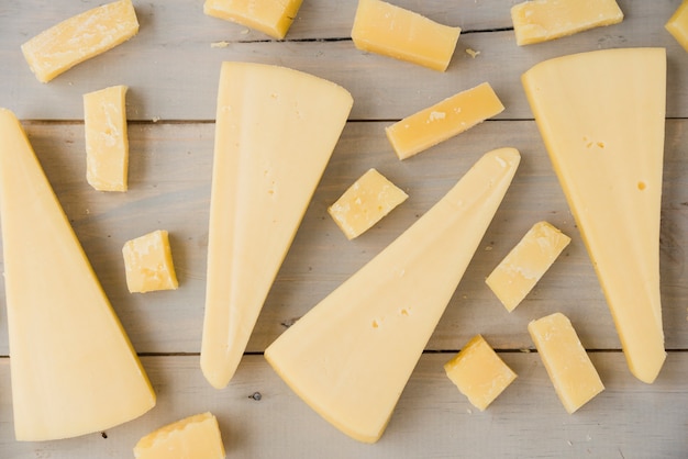 Full frame of triangular and cube cheese on wooden desk Free Photo