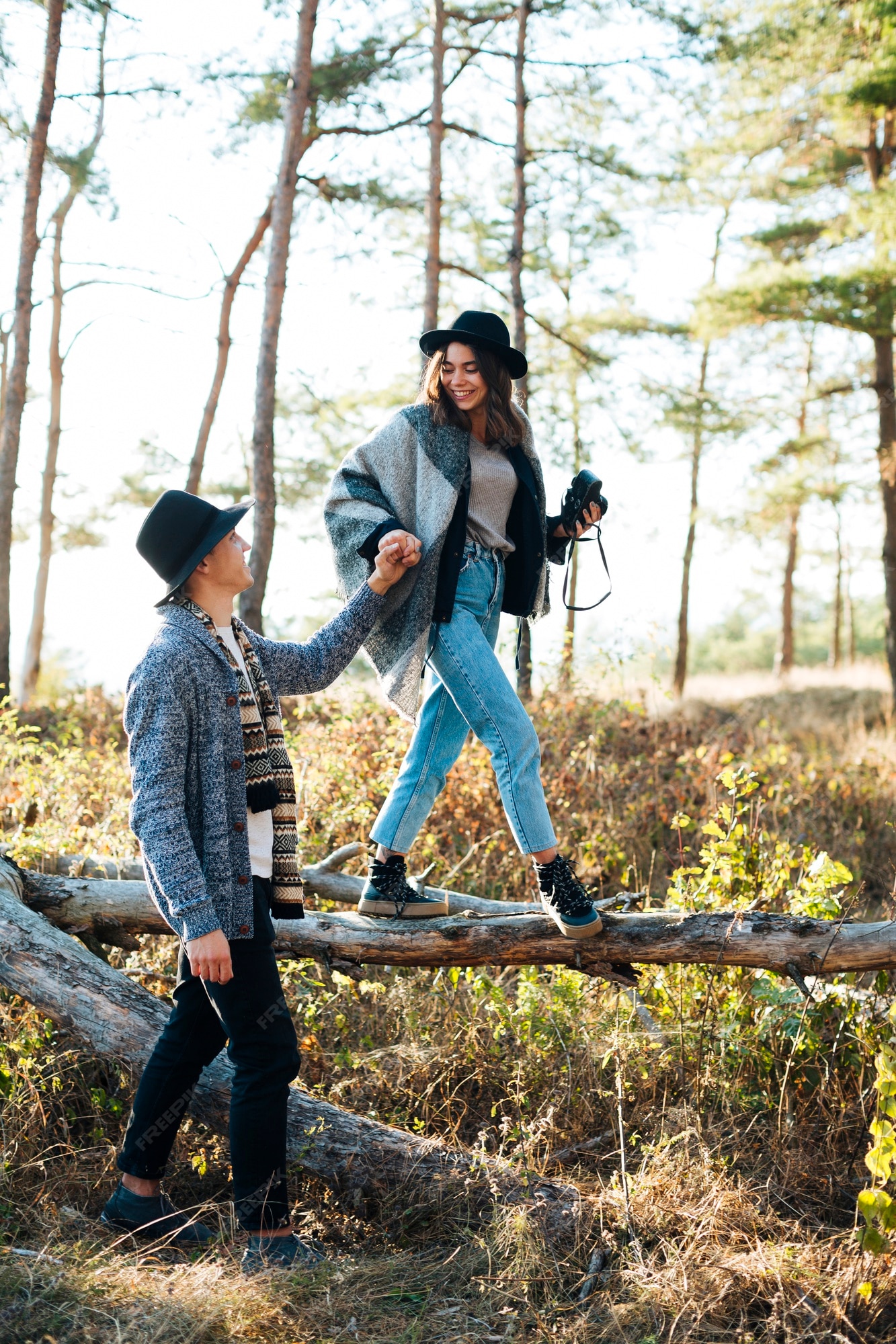 Free Photo | Full shot friends walking in the park