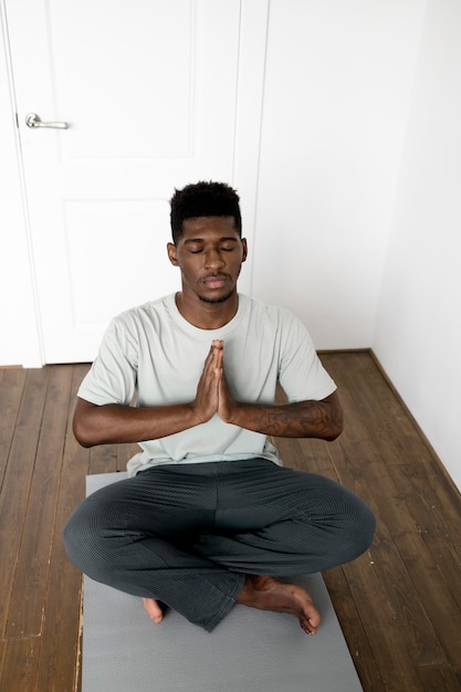 Free Photo | Full shot man meditating at home