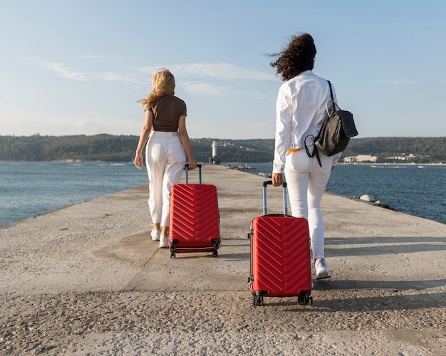 Free Photo | Full shot women traveling with luggage
