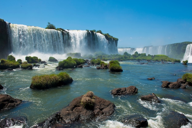 Garganta del diablo at the iguazu falls | Premium Photo