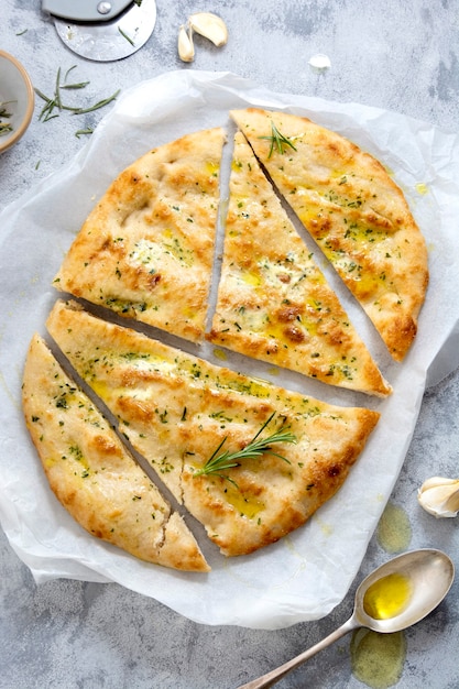 Premium Photo | Garlic foccacia bread. freshly baked flat garlic bread ...