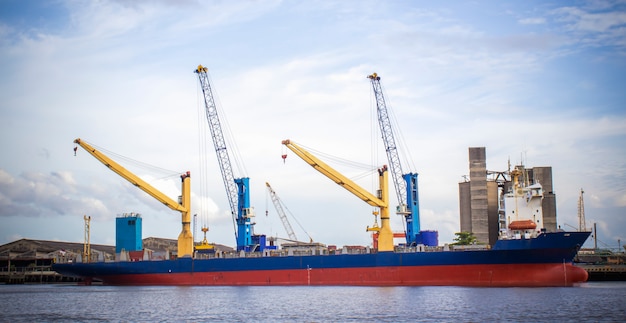 General cargo ship Photo | Premium Download