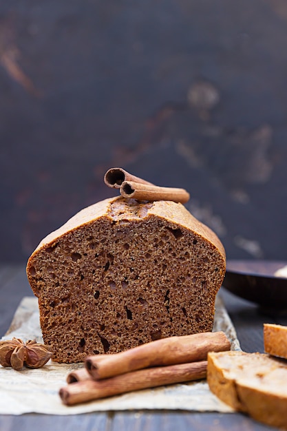 Premium Photo | Gingerbread and honey loaf cake with cinnamon and anise ...