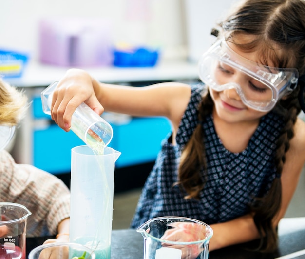 Girl in elementary science lab | Premium Photo