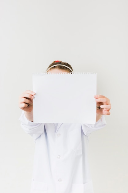 Girl holding blank paper sheet | Free Photo