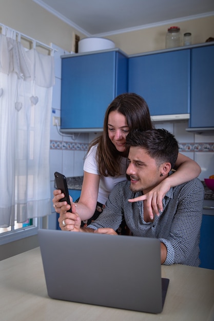 Premium Photo The Girlfriend Shows Her Smartphone Screen To Her