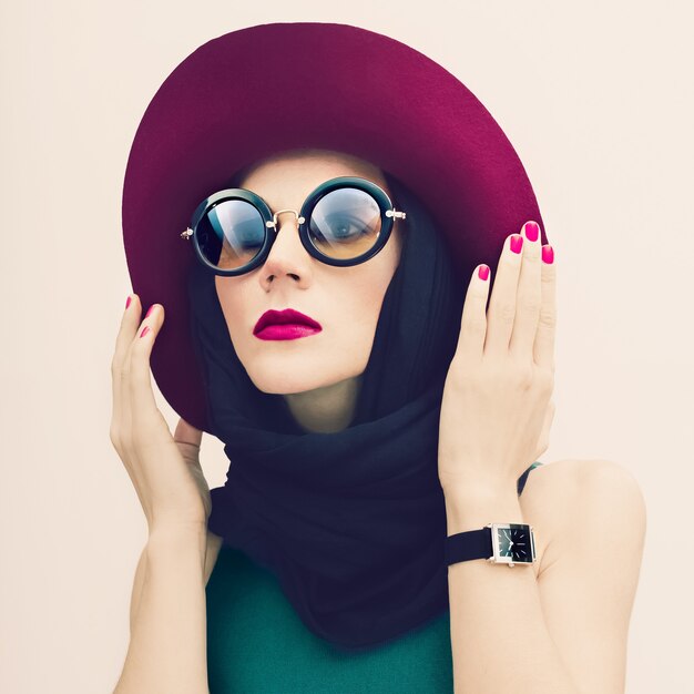 Premium Photo Glamorous Lady In Vintage Hat And Sunglasses Trend Fashion Portrait