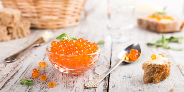 glass-bowl-with-red-caviar_80013-3195.jpg (626×313)