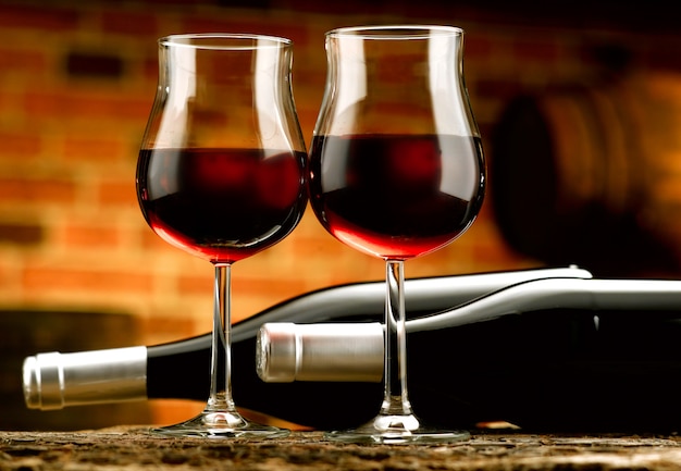 glasses-red-wine-tasting-cellar_164008-343.jpg