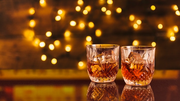 glasses-whiskey-with-bokeh-effect_23-2148368991.jpg (626×352)