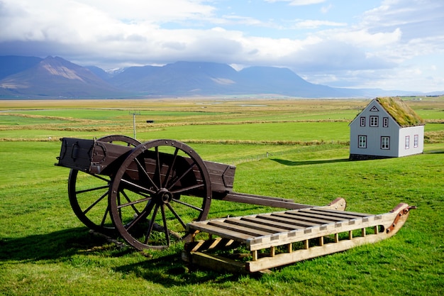 Glaumbaer アイスランドの1800年代後半に建てられた大きな農場の芝生の家 北アイスランドのskagafjrur プレミアム写真