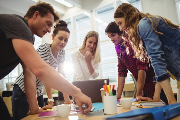 Graphic designers in a meeting Free Photo