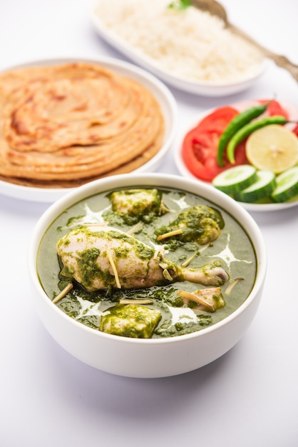 Premium Photo | Green palak chicken curry or murgh hariyali tikka ...